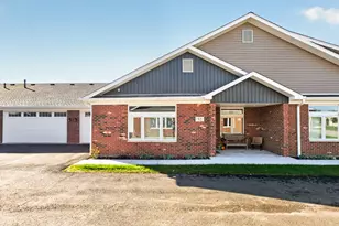 52 Kloe Ln, Sycamore, IL 60178 - Photo 2