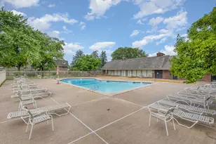 208 E Bailey Road E, Naperville, IL 60565 - Photo 14