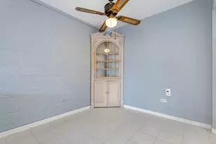 208 E Bailey Road E, Naperville, IL 60565 - Photo 4