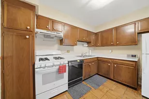 10361 Dearlove Rd, Glenview, IL 60025 - Photo 10