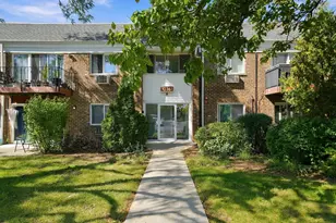 10361 Dearlove Rd, Glenview, IL 60025 - Photo 2