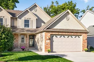 9 E S Ave, Cortland, IL 60112 - Photo 2