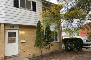 952 N Virginia Ln, Elmhurst, IL 60126 - Photo 1