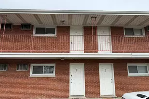 145 Dover Dr, Des Plaines, IL 60018 - Photo 1