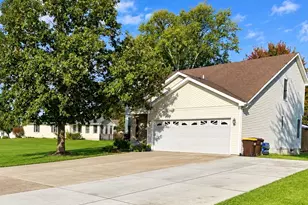 128 Windward Ln, Rochelle, IL 61068 - Photo 2