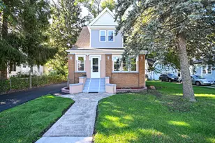 417 E 16th St, Lockport, IL 60441 - Photo 2