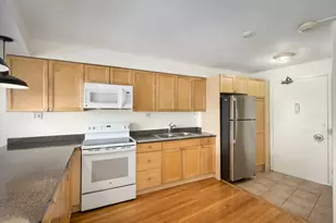 300 N State St, Chicago, IL 60654 - Photo 4