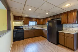 18843 W Deerpath Rd, Grayslake, IL 60030 - Photo 4
