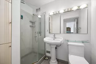 1360 N Sandburg Terrace, Chicago, IL 60610 - Photo 12