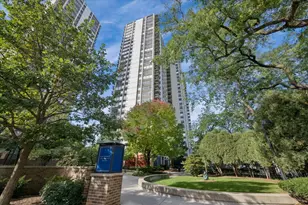 1360 N Sandburg Terrace, Chicago, IL 60610 - Photo 1
