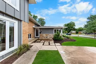 558 E Park Ave, Elmhurst, IL 60126 - Photo 1