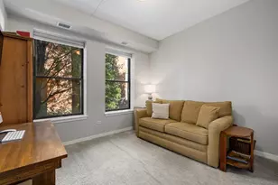 2335 W Belle Plaine Ave, Chicago, IL 60618 - Photo 18