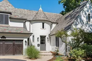 2604 Blackhawk Rd, Wilmette, IL 60091 - Photo 2