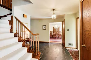 570 N Forest Dr, Addison, IL 60101 - Photo 4