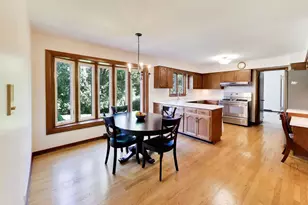 570 N Forest Dr, Addison, IL 60101 - Photo 6