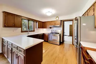 570 N Forest Dr, Addison, IL 60101 - Photo 8