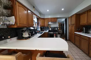 2166 Jordan Ln, Elgin, IL 60123 - Photo 4