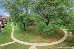 9402 Bay Colony Dr, Des Plaines, IL 60016 - Photo 2