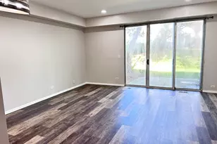 132 Golfview Dr, Glendale Heights, IL 60139 - Photo 2