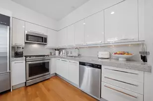 110 W Superior St, Chicago, IL 60654 - Photo 8