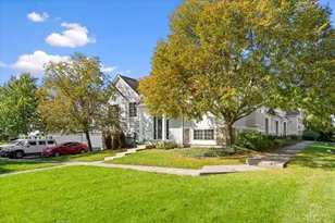 1712 Middlebury Dr, Aurora, IL 60503 - Photo 2