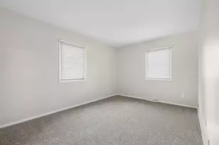 131 Locust St, Oswego, IL 60543 - Photo 10