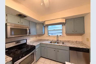 1615 Howard Street #201, Evanston, IL 60202 - Photo 2