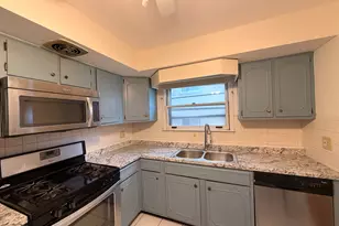 1615 Howard St, Evanston, IL 60202 - Photo 2