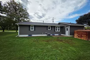 322 Woodlawn Dr, Prophetstown, IL 61277 - Photo 2