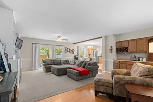 6121 Sands Rd, Crystal Lake, IL 60014 - Photo 8