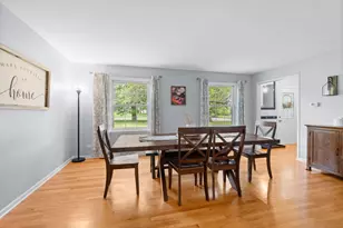 6121 Sands Rd, Crystal Lake, IL 60014 - Photo 2