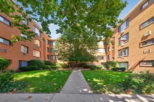 2710 W Lunt Ave, Chicago, IL 60645 - Photo 1