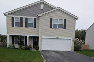 1547 Crest Dr, Pingree Grove, IL 60140 - Photo 1