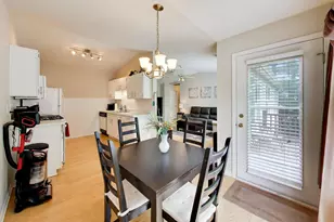 1107 Canterbury Ct, Elgin, IL 60120 - Photo 8