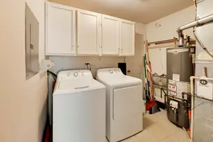 1107 Canterbury Ct, Elgin, IL 60120 - Photo 20