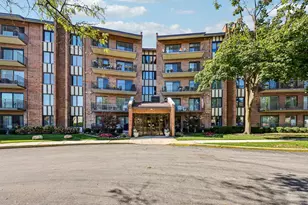 701 Lake Hinsdale Dr, Willowbrook, IL 60527 - Photo 1