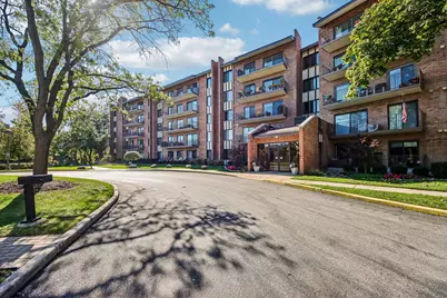 701 Lake Hinsdale Drive #201, Willowbrook, IL 60527 - Photo 4