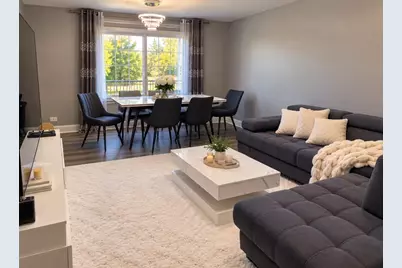 8 Southbury Court, Streamwood, IL 60107 - Photo 2