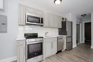 7710 N Sheridan Rd, Chicago, IL 60626 - Photo 2