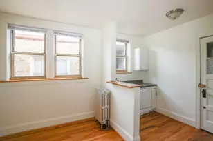 2022 W Berwyn Ave, Chicago, IL 60625 - Photo 8