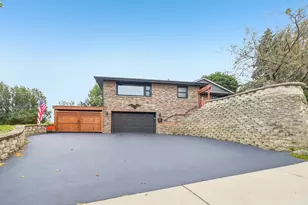 276 N Jackson Rd, Clarendon Hills, IL 60514 - Photo 1