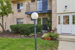 281 Shorewood Dr, Glendale Heights, IL 60139 - Photo 2