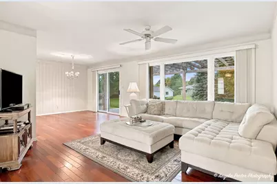 948 Wiltshire Drive, McHenry, IL 60050 - Photo 2