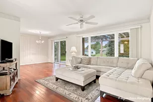 948 Wiltshire Dr, McHenry, IL 60050 - Photo 2