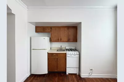 4060 N Kenmore Avenue #211, Chicago, IL 60613 - Photo 2