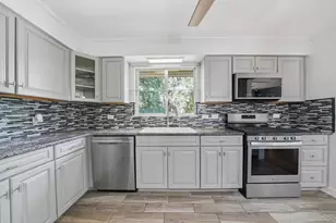141 E Potter St, Wood Dale, IL 60191 - Photo 8