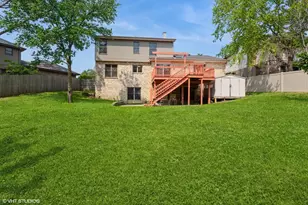 8885 Dryden St, Woodridge, IL 60517 - Photo 32