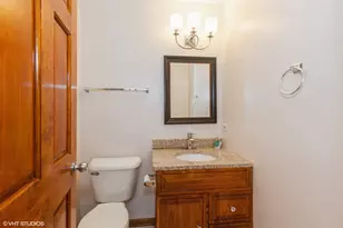 8885 Dryden St, Woodridge, IL 60517 - Photo 14
