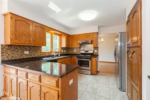 8885 Dryden St, Woodridge, IL 60517 - Photo 8