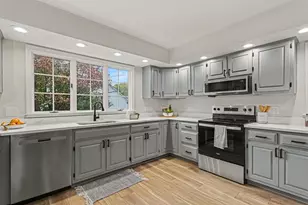 35 S Westlawn Ave, Aurora, IL 60506 - Photo 14